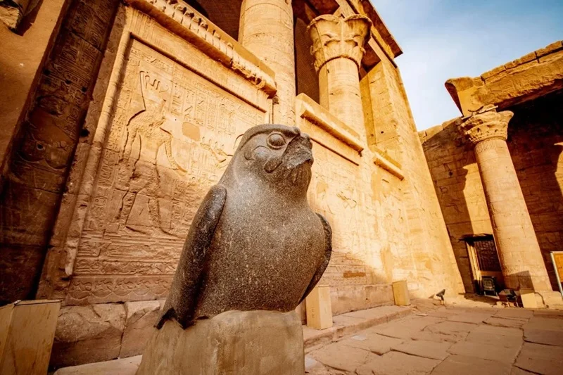 LUXOR